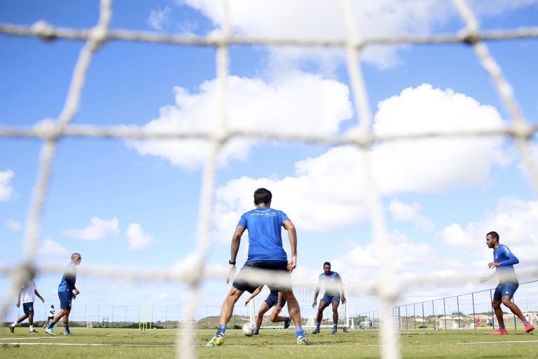 Esporte - futebol - atletas modalidades campeonatos goleiros treinadores físicos (treino do time do Palmeiras)