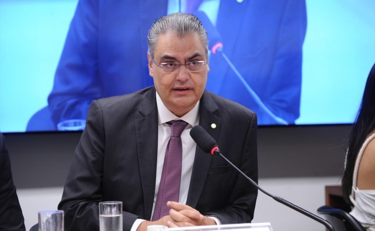 Deputado Lafayette de Andrada (Republicanos-MG) fala em comissão da Câmara dos Deputados