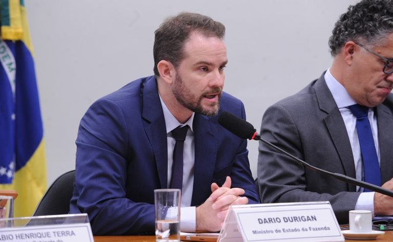Audiência Pública - Aspectos econômicos sobre a redução da jornada de trabalho. Ministro da Fazenda, Dario Durigan