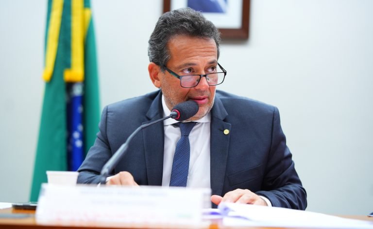 Deputado Ricardo Abrão (União-RJ) fala em comissão da Câmara dos Deputados