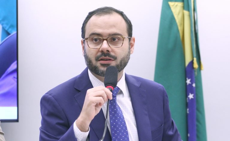 Audiência Pública - Novo enquadramento do Microempreendedor Individual (MEI) e atualização do Simples Nacional. Ministro de Estado do Empreendedorismo, da Microempresa e da Empresa de Pequeno Porte, Paulo Henrique Pereira.