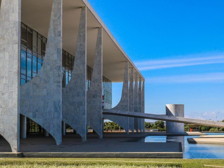 Brasília - monumentos e prédios públicos - Brasília - 22.05.2023 - Foto da Fachada do Palácio do Planalto em Brasília