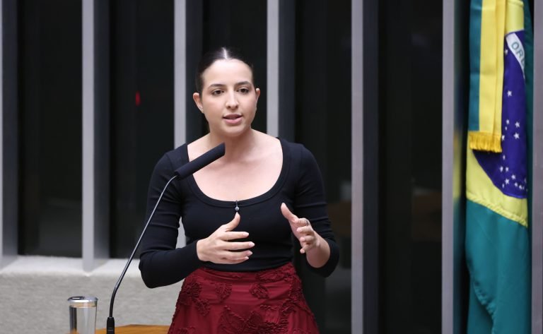 Discussão e votação de propostas legislativas. Dep. Amanda Gentil (PP-MA)