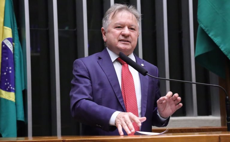 Discussão e votação de propostas legislativas. Dep. Merlong Solano (PT - PI)